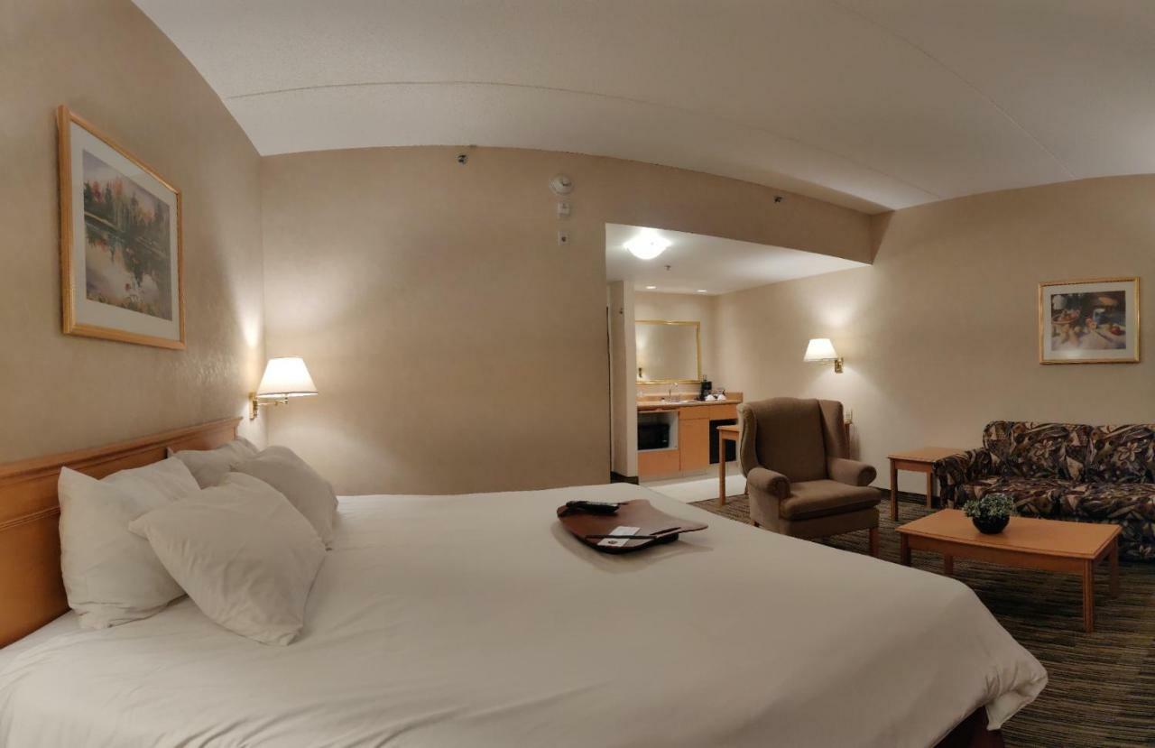 Humphry And Hotel 3*